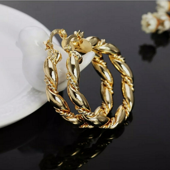 Luxury 18k Gold Round Hoops - Picture 2 of 4